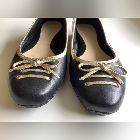 Aerosoles black women’s flats w/ gold lining & bow w/ straps size 7 - Picture 2 of 9